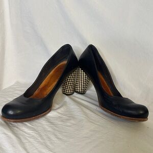 Chie Mihara OKI-D heels in black leather with B&W checked heels!